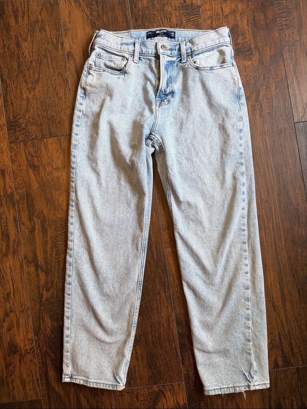 Light Wash loose Hollister jeans (s11)